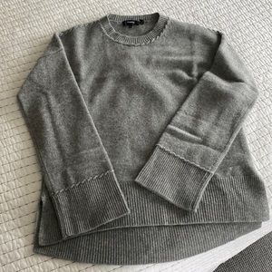 Theory Gray 100% Cashmere sweater